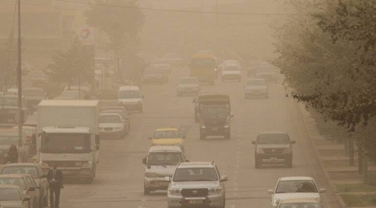 استمرار الأجواء المغبرة اليوم وسط زخات مطرية متقطعة