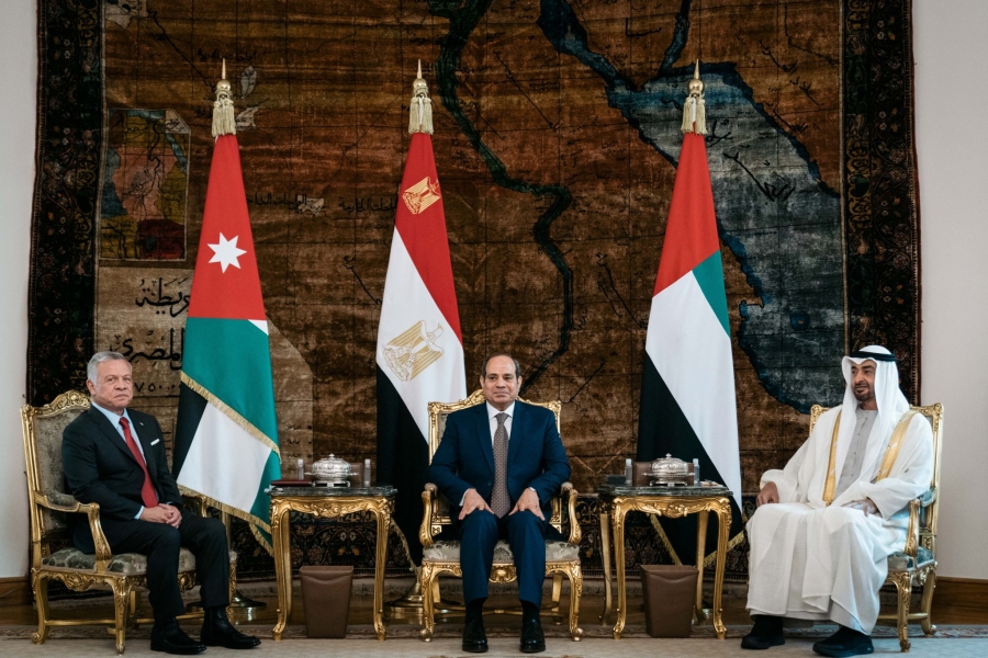 King meets Egyptian president, UAE crown prince in Cairo