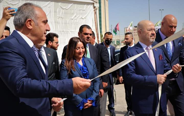 امين عمان والسفير العراقي يزيحان الستار عن مجسم السوسنة على الدوار السادس