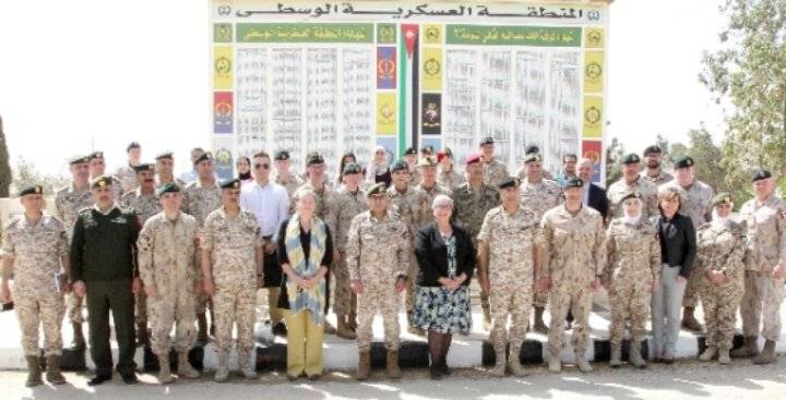 السفيرة الكندية ترعى حفل افتتاح مشروع مبنى سكني (ثكنة) لمرتبات المنطقة العسكرية الوسطى من الإناث