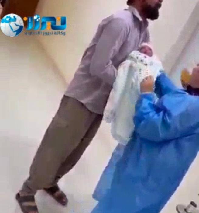 شاهد بالفيديو  لحظة أستقبال الوالد لابنه المولود بعد 18عامًا من الحرمان