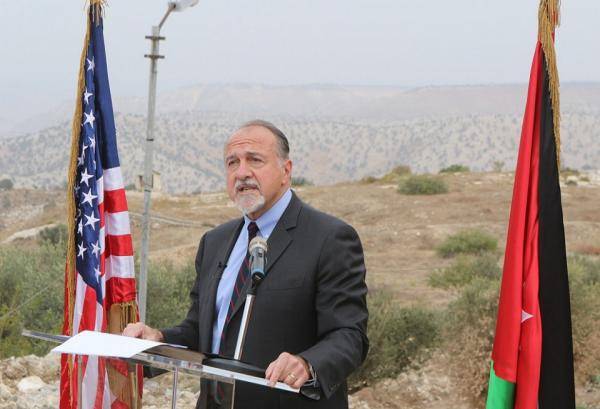 السفير الأمريكي لدى الأردن يرعى افطارا خيريا لـ 300 يتيم