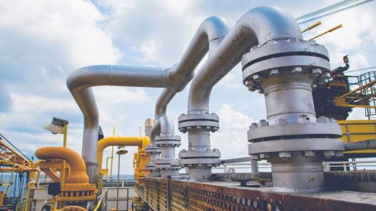 أسعار النفط تصعد بينما تعكف السوق على تقييم خطط الصين لدعم اقتصادها