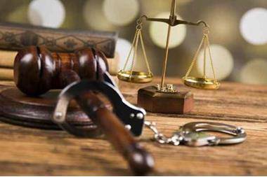 سجن رئيس وأعضاء مجلس بلدي 3 أشهر بعد إساءتهم استعمال السلطة