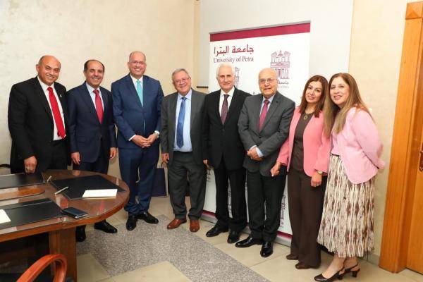 جامعة البترا ووزارة التعليم العالي توقعان اتفاقية لابتعاث في تخصصات طب الأسنان