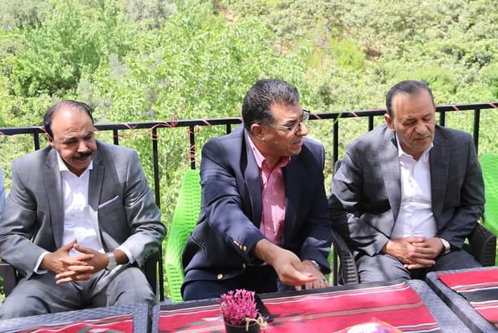 الحنيفات يلتقي مزارعي الاسكدنيا ويطلع على مواقع حرجية في محافظة عجلون