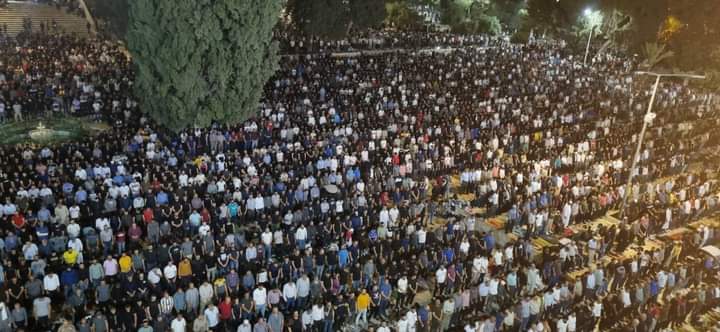 220 ألف مصل يؤدون صلاتي العشاء والتراويح في الجمعة الأخيرة من رمضان