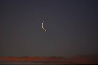 مركز الفلك الدولي ينشر صورة هلال آخر رمضان