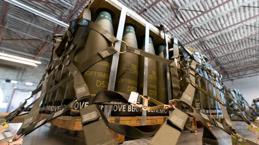 لافروف يدعو واشنطن والناتو إلى الكفّ عن تسليح أوكرانيا