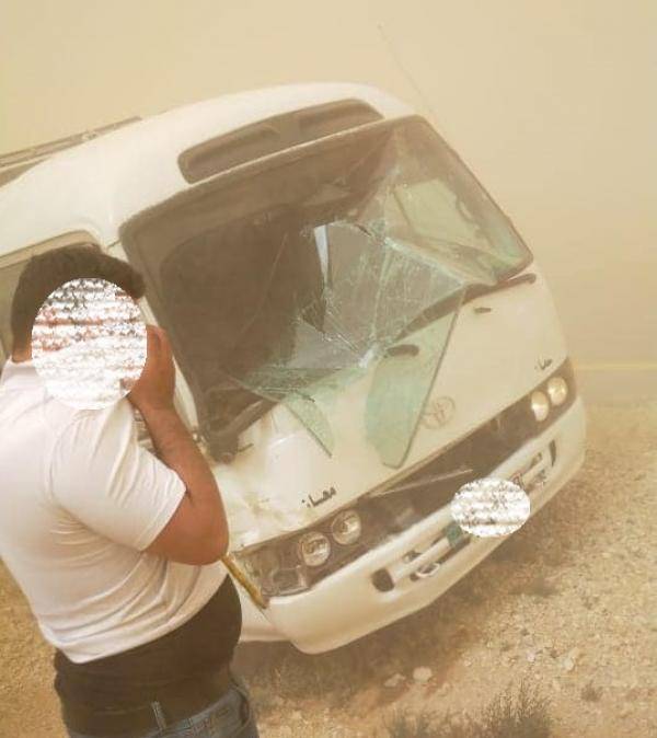 4 اصابات بتصادم حافلة ومركبة في الصحراوي