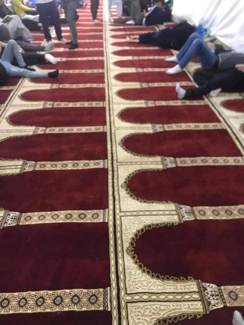 أبطال مقدسيون يرممون ويفرشون مصلى في الاقصى رغم انف الاحتلال