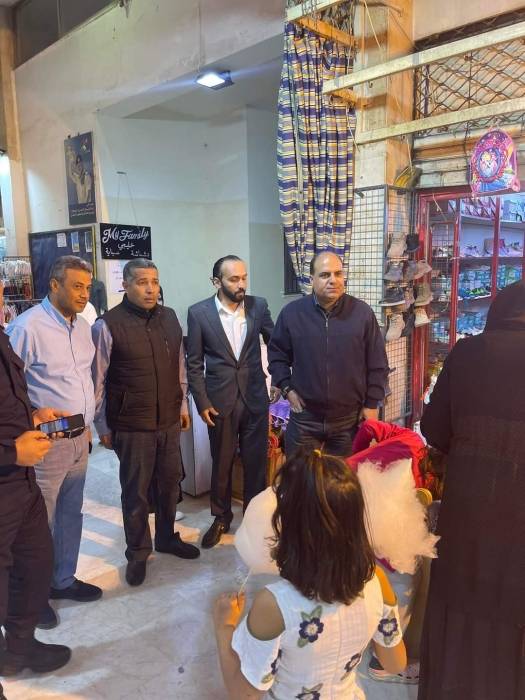 السرحان يجري  جولة لتفقد أحوال التجار والمواطنين في ابو نصير ..صور