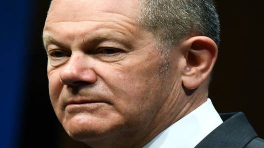 شولتس يدافع عن نهج ألمانيا الحذر في إرسال أسلحة ثقيلة لأوكرانيا