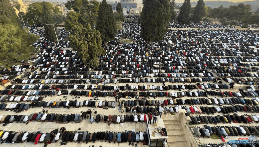200 ألف مصل يؤدون صلاة العيد في الأقصى