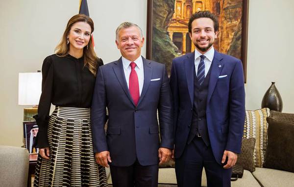 العيسوي يُهنئ الملك والملكة وولي العهد بعيد الفطر السعيد