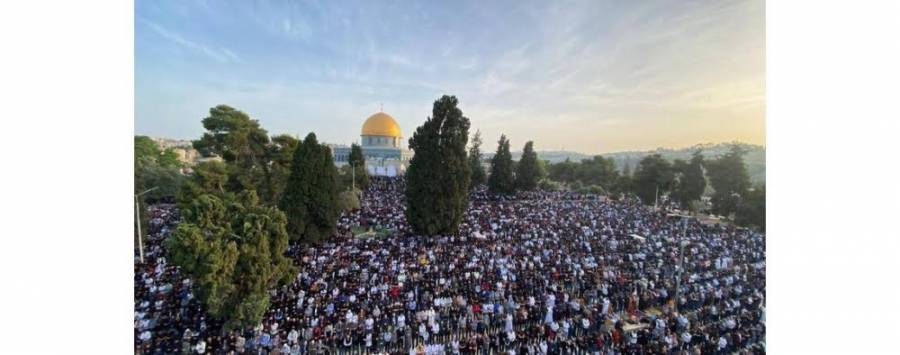 200 ألف مصل يؤدون صلاة عيد الفطر في المسجد الأقصى