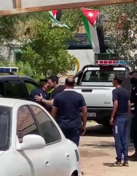 نائب الملك يتفقد إحدى محطات شرطة حماية البيئة والسياحة في العقبة