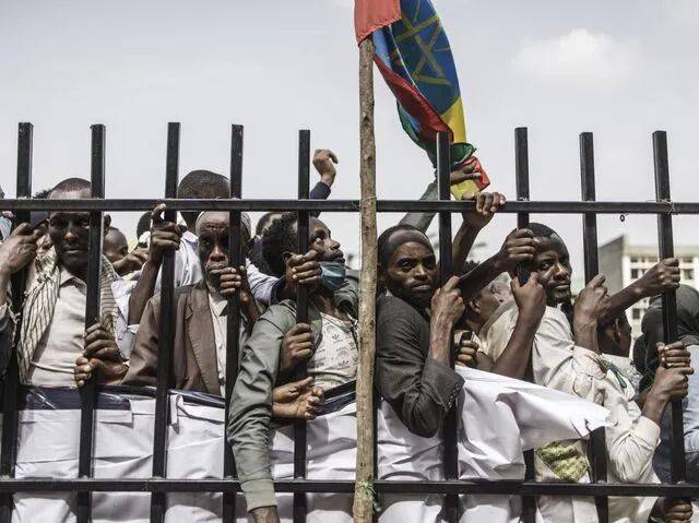 إفساد صلاة عيد الفطر في أديس أبابا بعد اعتداء الشرطة على المصلين “بالخطأ”