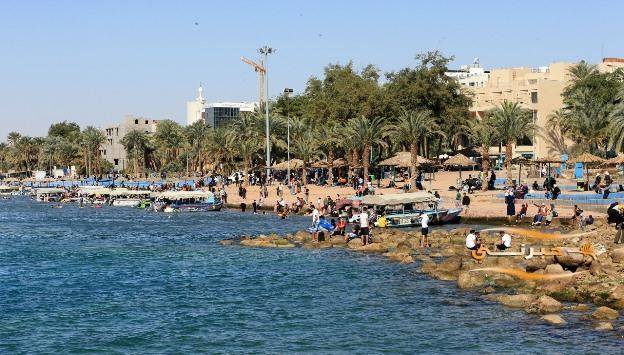 هل الطقس مناسب للذهاب للعقبة يوم الثلاثاء؟