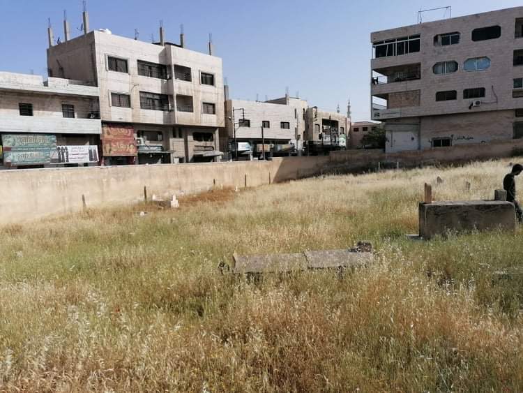 مواطن يوجه رسالة لرئيس بلدية سحاب لانتشار الاعشاب في مقبرة ابو الحارث  ...صور