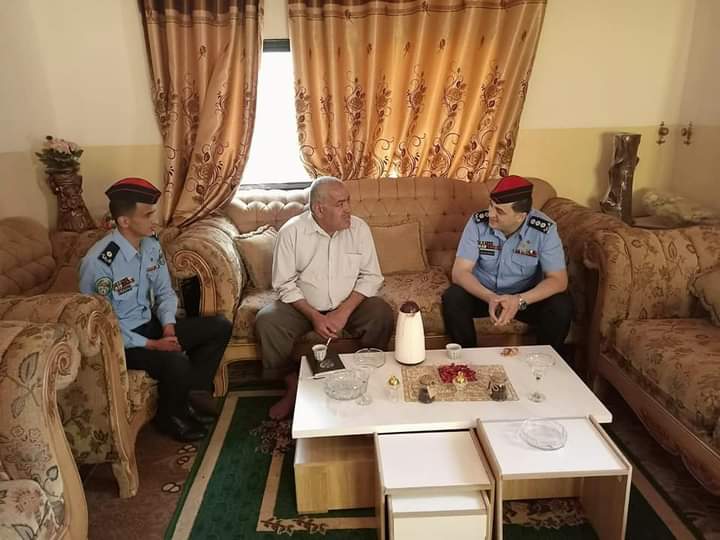 شرطة جرش تتواصل مع المصابين من المتقاعدين العسكريين....صور