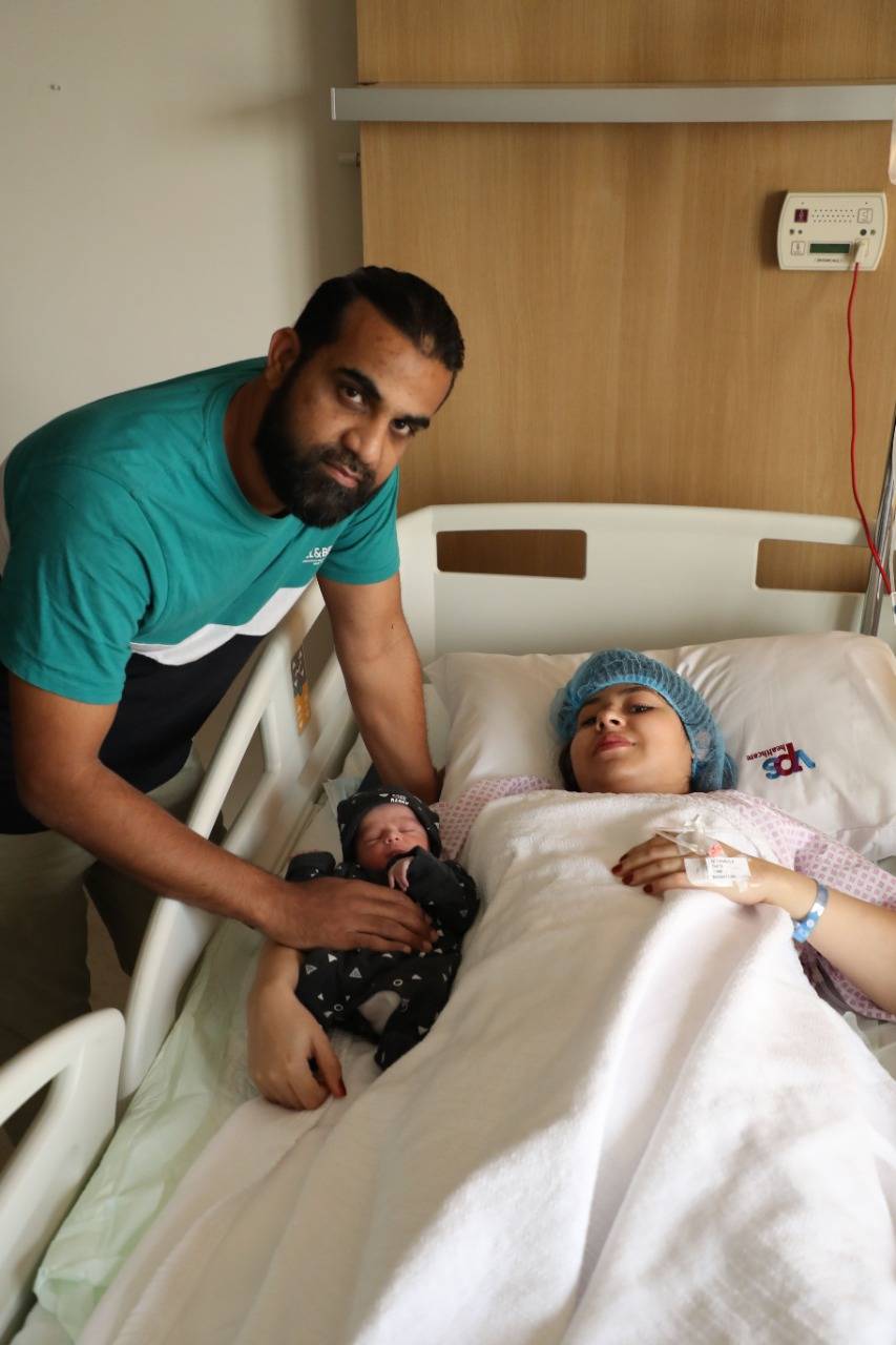 مصرية وباكستاني أول مواليد عيد الفطر بالإمارات...صور