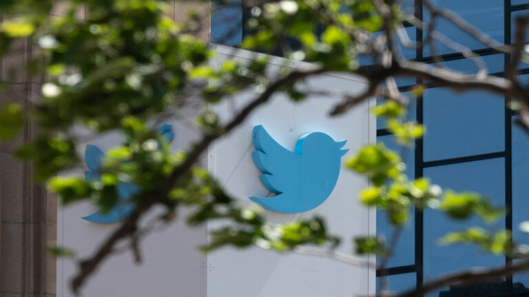 ماسك يلمّح لفرض رسوم نظير الاستخدام الحكومي والتجاري لـ “تويتر”