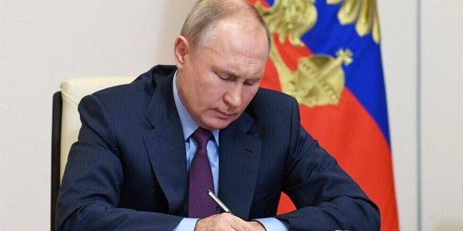 بوتين يوقع مرسوماً يسمح للشركات الروسية بسداد ديونها من الدول غير الصديقة بالروبل