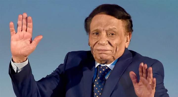 عادل إمام ينقذ صحفياً من سطو مسلَّح