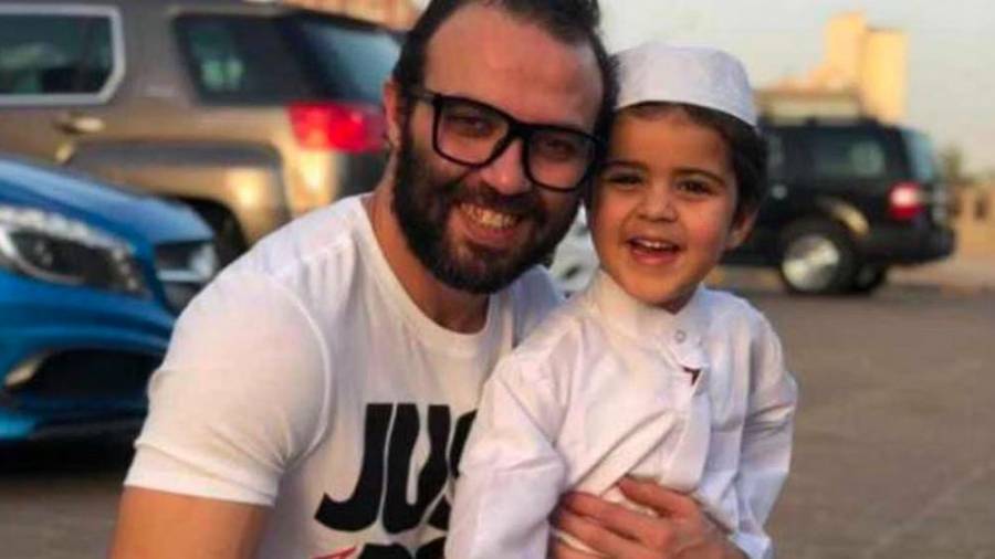 تعاطف كبير مع أب مصري أخرج زكاة الفطر عن طفله الغائب منذ 3 سنوات