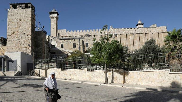 الاحتلال منع رفع الأذان بـالحرم الإبراهيمي 52 وقتاً