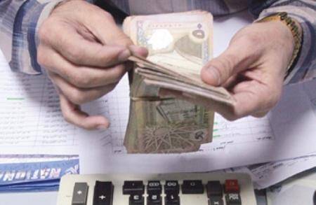 اقتصادي أردني يتوقع رفع القروض على الأردنيين