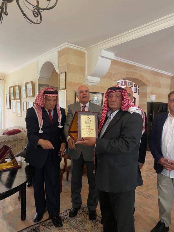 جمعية ديوان الحدادين تكرم كبارها مواليد العقد الرابع