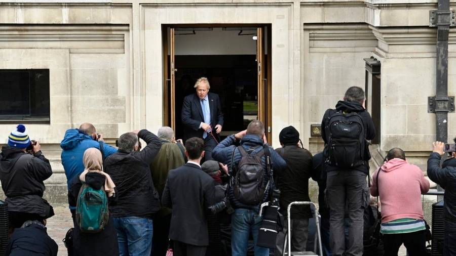 حزب المحافظين البريطاني الحاكم يتكبد خسائر أولية في الانتخابات المحلية