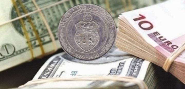 انخفاض قياسي للدينار التونسي أمام الدولار الأمريكي