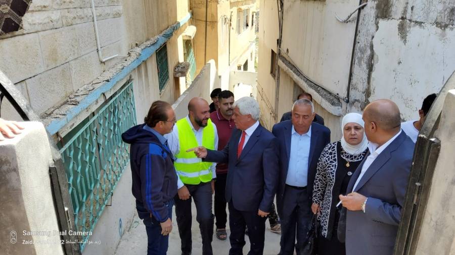 رئيس بلدية السلط الكبرى يتفقد مبنى قيد الانشاء  تعرض للانهيار