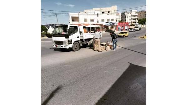 بلدية السلط : إزالة جزيرة وسطية تشكل خطورة في منطقة البحيرة