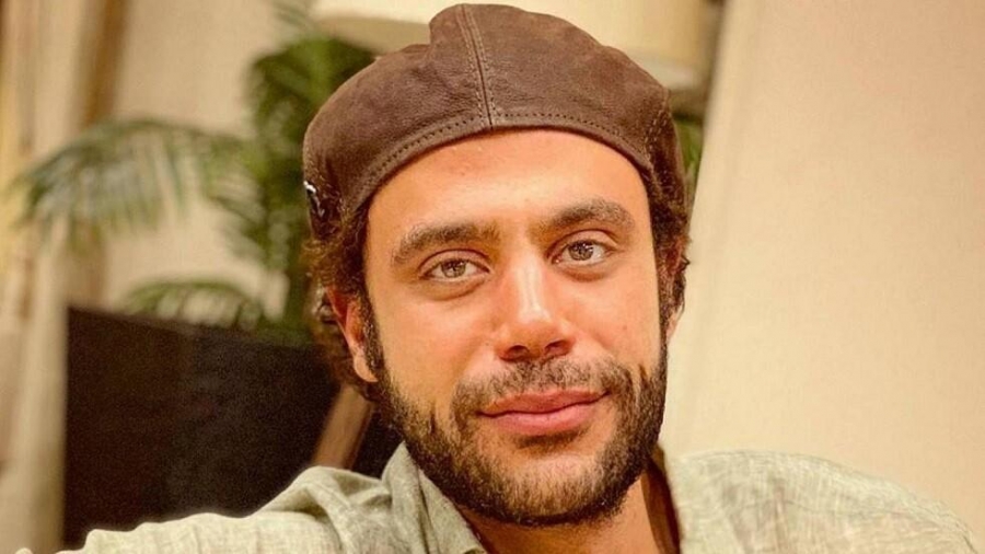 محمد إمام يشوّق الجمهور لفيلمه الجديد  صورة