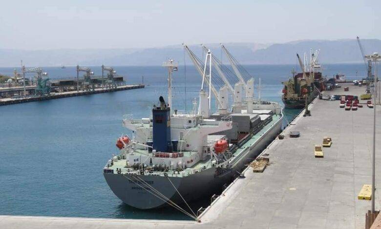 العقبة ..بواخر زيوت وسكر وسيارات ترسو على ارصفة الموانىء خلال عطلة ” عيد الفطر “