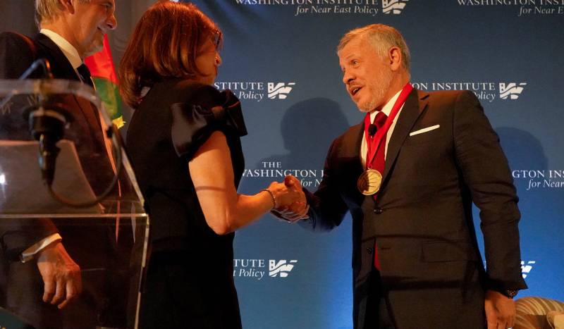 الملك والملكة يتسلمان جائزة (الطريق إلى السلام) غداً