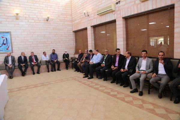 أسرة جامعة الزيتونة الأردنية تتبادل التهاني بمناسبة عيد الفطر السعيد