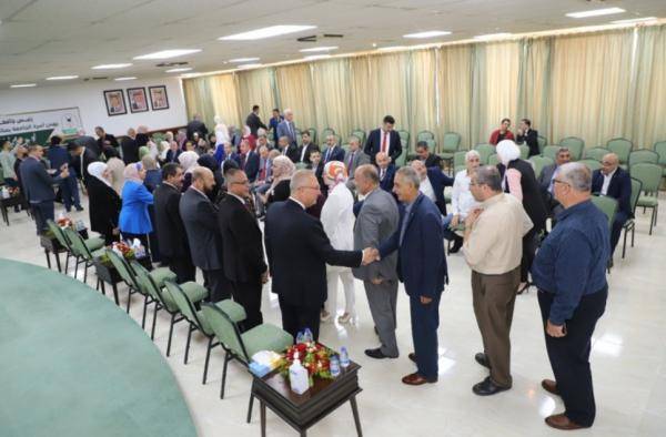 أسرة جامعة اليرموك تتبادل التهاني بمناسبة عيد الفطر السعيد