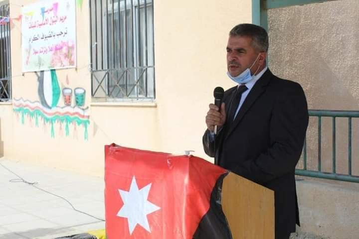 العمريين إلى التقاعد بعد بلوغه الخدمة الفعلية ٣٠ عام