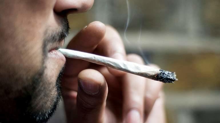 الأمن: متعاطي الحشيش سيعاني من ضعف جنسي وسيصاب بالسرطان