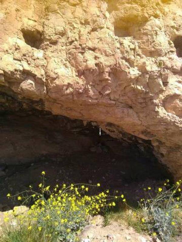 إنهيار سور مدرسة في النزهة يكشف عن مغارة تحته