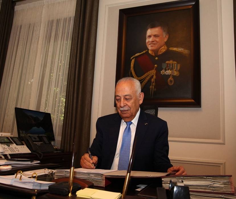 العيسوي ينقل تعازي الملك إلى عشيرة المحارب