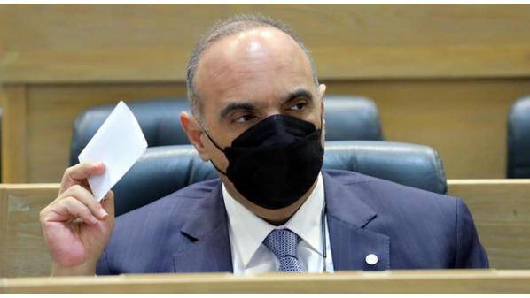 الخصاونة: الشيك “شُوِّه” وانتقل من أداة إلى أخرى