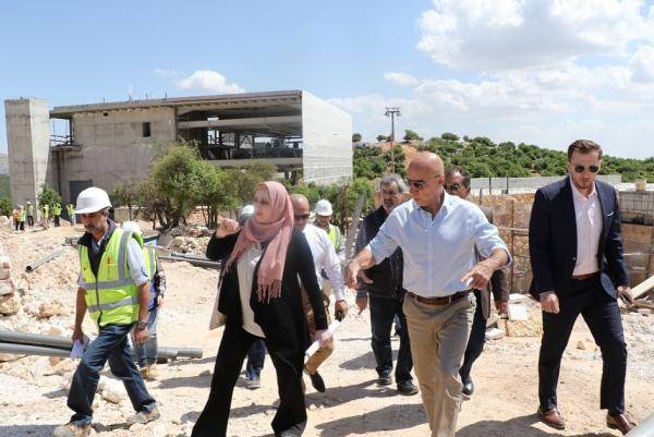 وزير الاستثمار يزور المنطقة التنموية في محافظة عجلون