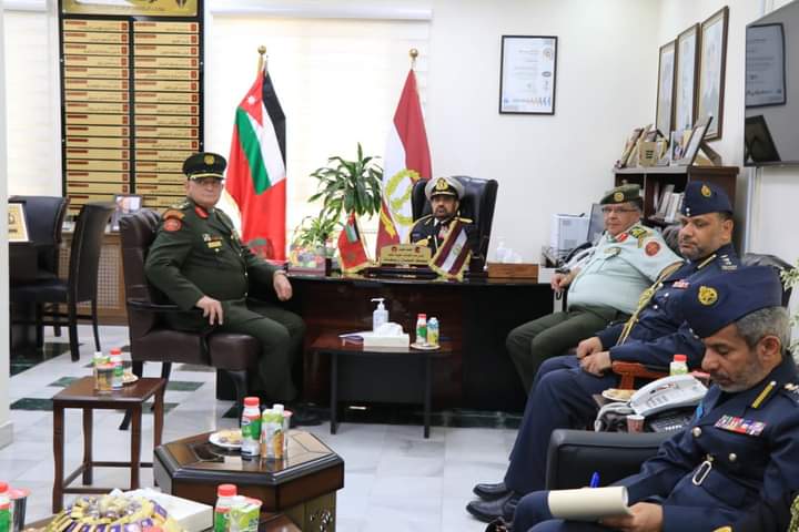 مدير عام الخدمات الطبية الملكية يستقبل رئيس أركان قوات السلطان المسلحة العُمانية_صور