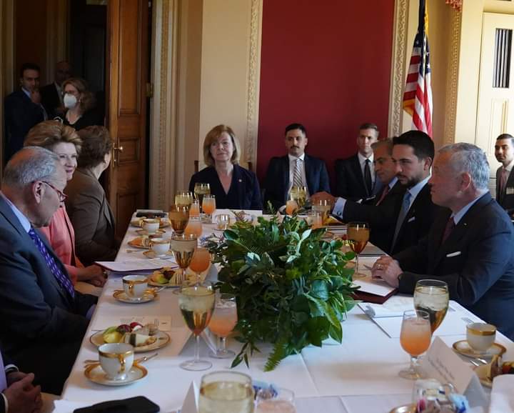 الملك يلتقي قيادات مجلس الشيوخ